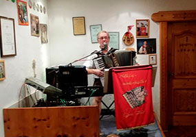 Singender Wirt Egon Hölz Singender Wirt Egon Hölz